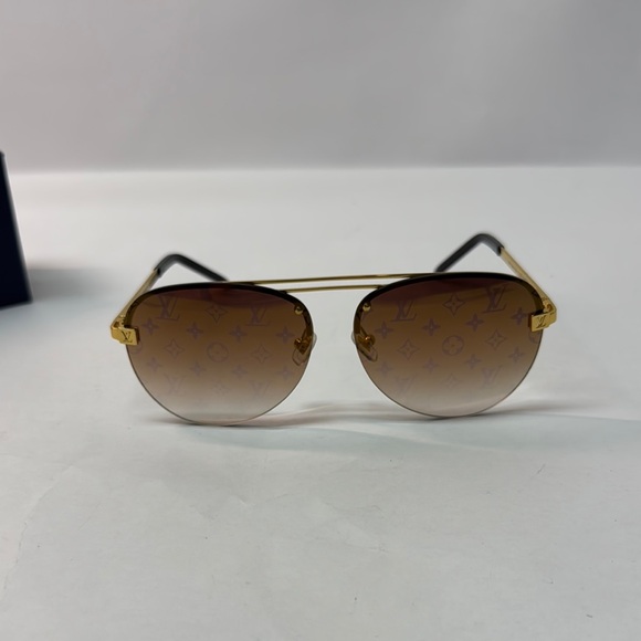 Like new women’s Louis Vuitton Gold and Brown aviator Sunglasses Reflective LV - Picture 2 of 7